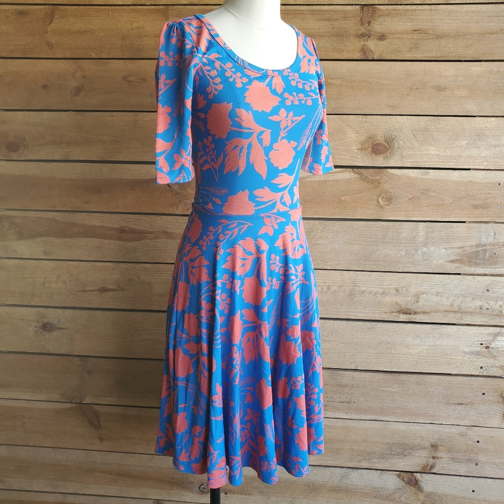 ⚠️ NWT LulaRoe Nicole stretch dress